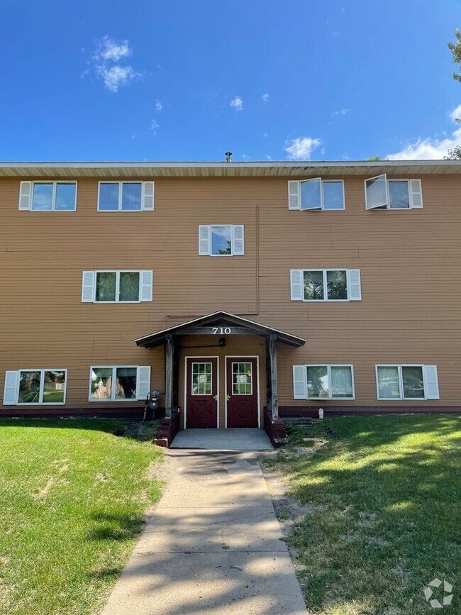 Building Photo - 3 Bedroom Apartment