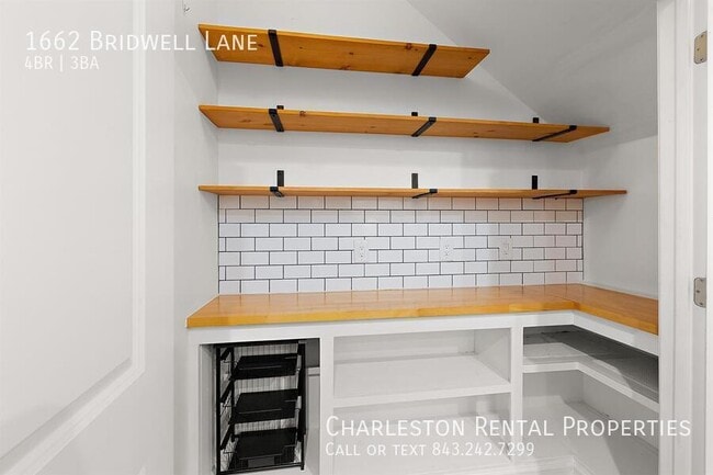 Building Photo - 1662 Bridwell Ln
