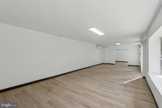Building Photo - 1538 Pine St
