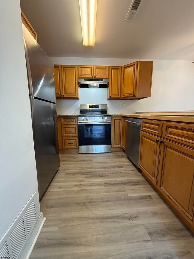 Building Photo - 208 Heather Croft