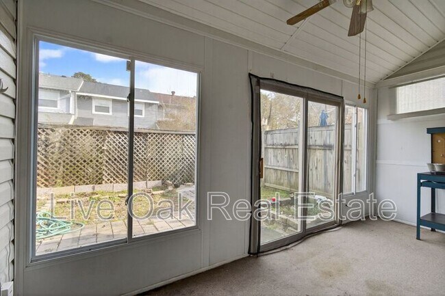 Building Photo - 304 Falling Ln