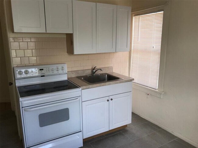 Building Photo - 1750 Madison St