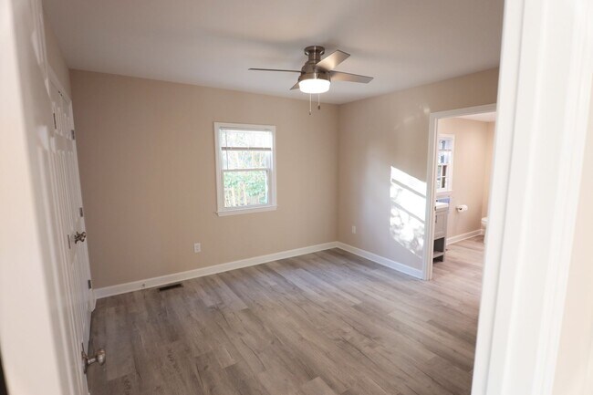 Building Photo - Renovated 2 Bedroom, 2 Bathroom Home in Hi...