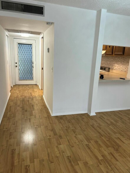 Building Photo - 9470 Live Oak Plz