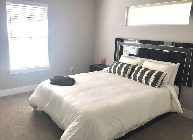 Building Photo - 5308 Downs Dr