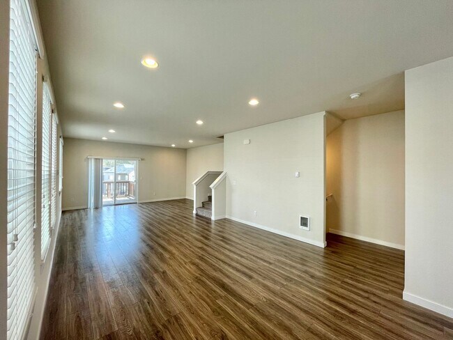 Building Photo - Great Townhome for rent
