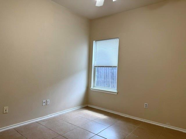 Building Photo - 908 N Creek Blvd