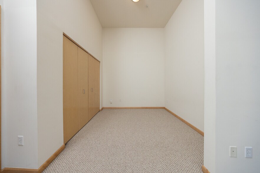 Building Photo - 7600 Lyndale Ave S