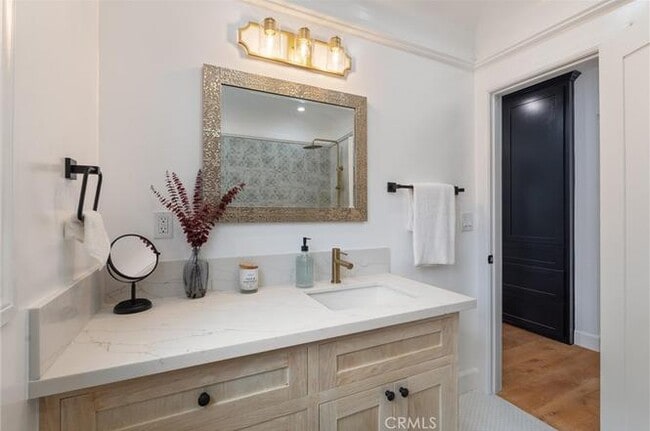 Building Photo - 230 Orizaba Ave