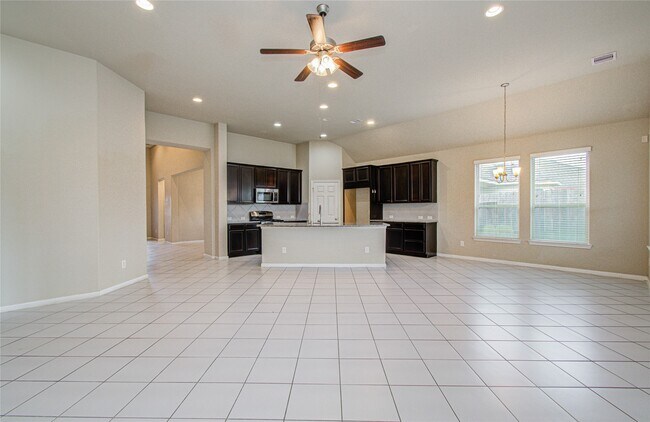 Building Photo - 15702 Whisper Woods Dr