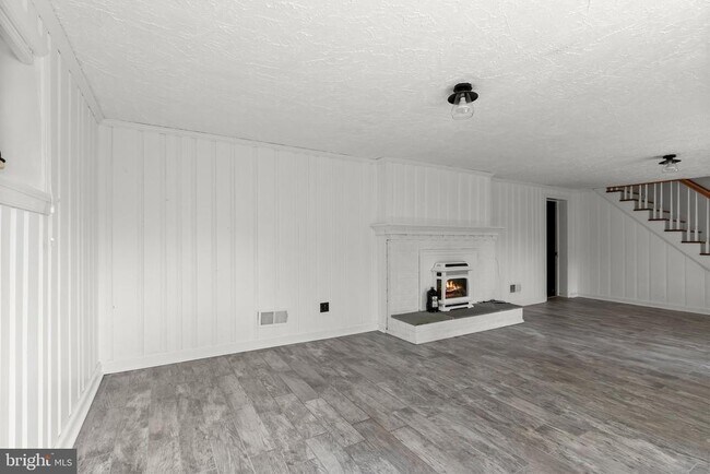 Building Photo - 5900 Osceola Rd