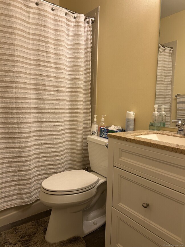 Building Photo - 42 Valley Dr