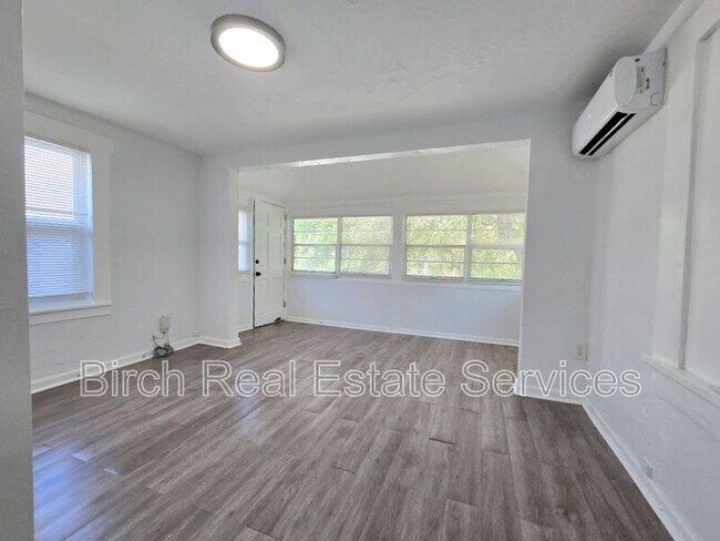 Building Photo - 837 10th Ave N
