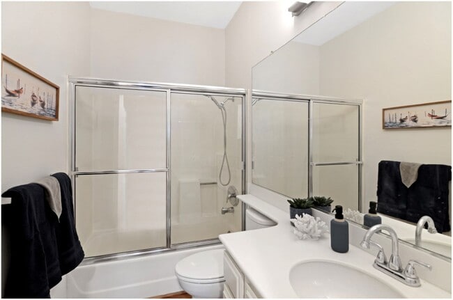 Building Photo - Fully Furnished Short Term Ocean Close Rental