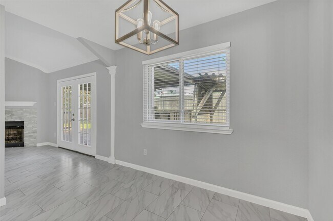 Building Photo - 6923 Creek Village Dr