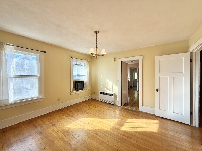 Building Photo - 715 Bushnell St