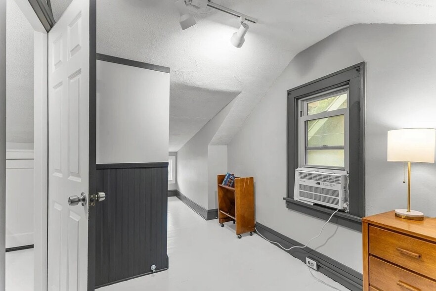 Building Photo - 4117 27th Ave S
