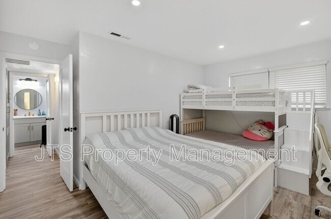 Building Photo - 728 Clipper Way