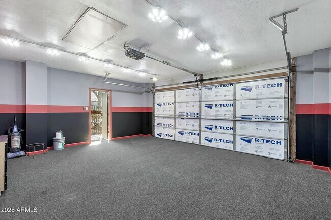 Building Photo - 3922 E Dahlia Dr