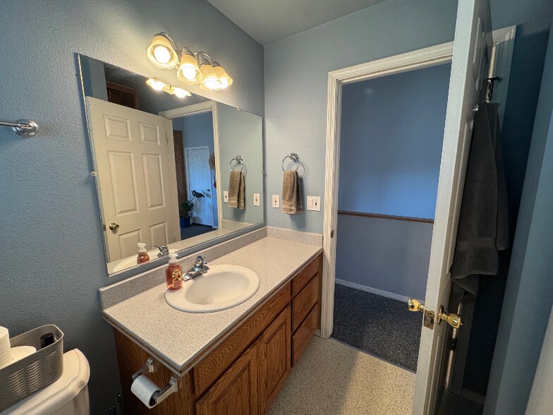 Building Photo - 615 W Waverly Pl