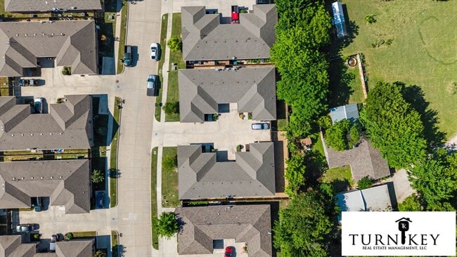 Building Photo - 221 Stewart Bend Ct