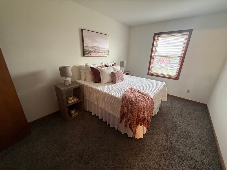 Building Photo - 903 Clarmar Dr