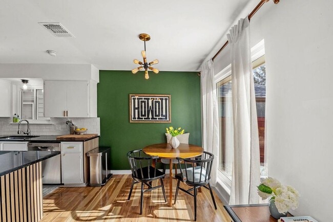 Building Photo - 6803 Castlekeep Way