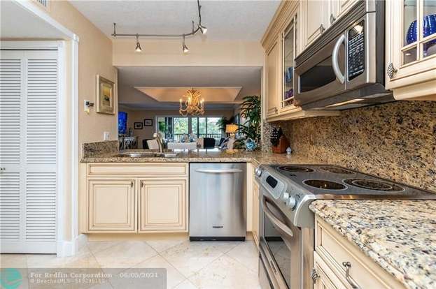 Building Photo - 270 Captains Walk