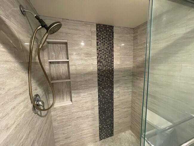 Building Photo - BEAUTIFUL 4 BEDROOM + 3 BATHROOM HOUSE IN SANTA CLARITA AVAILABLE NOW!