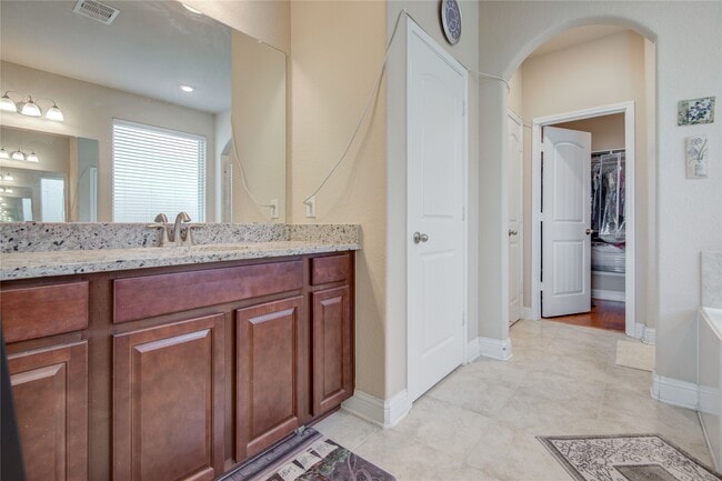 Building Photo - 12902 Oak Fls Dr