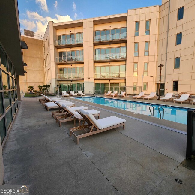 Building Photo - 1100 Howell Mill Rd NW