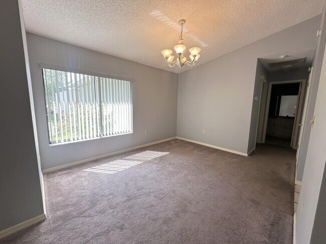 Building Photo - "Charming 2-Bed, 2-Bath Retreat on Apple O...