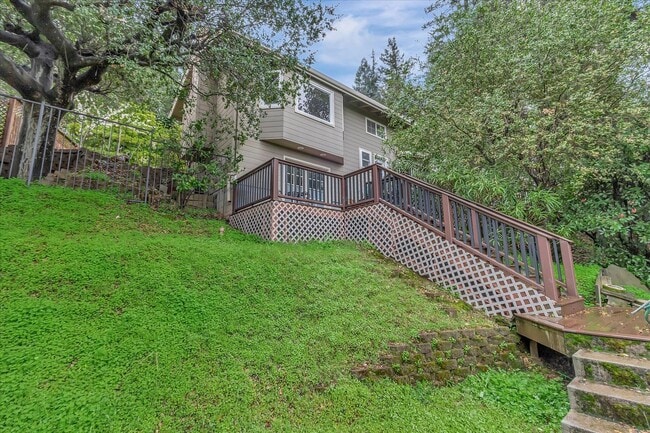 Building Photo - 16101 Matilija Dr