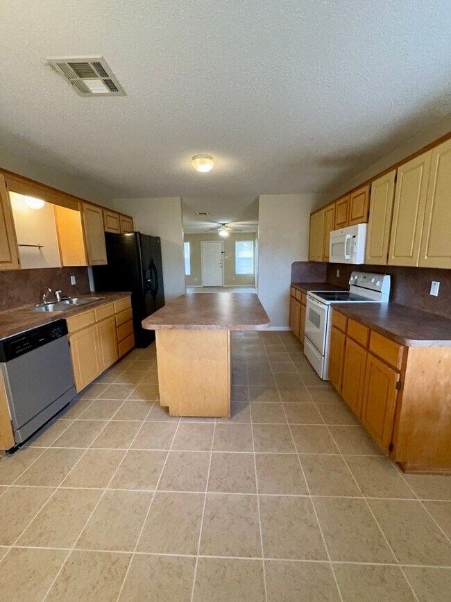 Building Photo - AVAILABLE SOON!