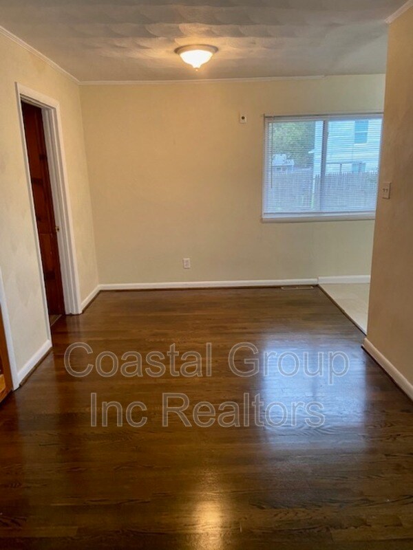 Building Photo - 3200 Lark St