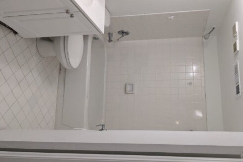 Bathroom #2 (Full Bathroom) - 15635 SW 74th Cir Dr