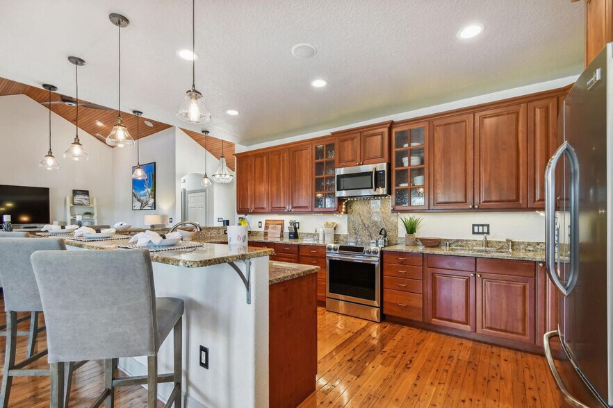 Building Photo - 2127 Lusitania Dr