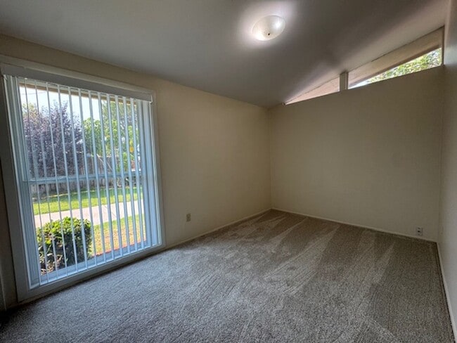 Building Photo - Charming 3-Bedroom Home for Rent in Serra ...