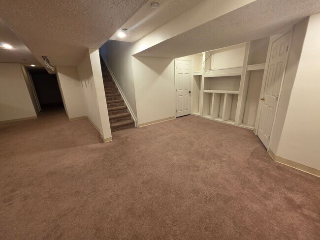 Building Photo - 558 Windsong Dr
