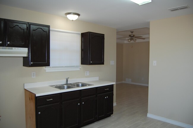 Building Photo - 1007 Warren Ave