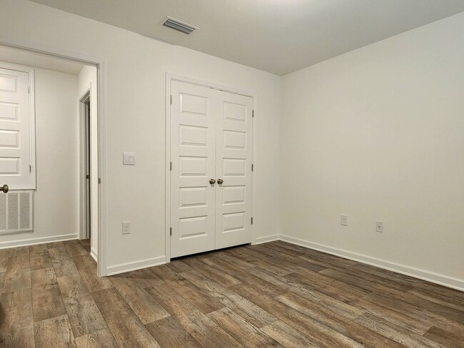 Building Photo - Lovely 4/2 available now in Raley Farms of...
