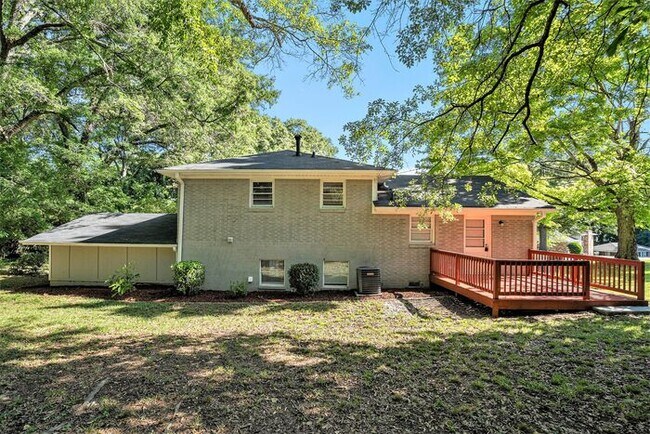 Building Photo - Renovated 4BR/2.5BA Home in Jonesboro!