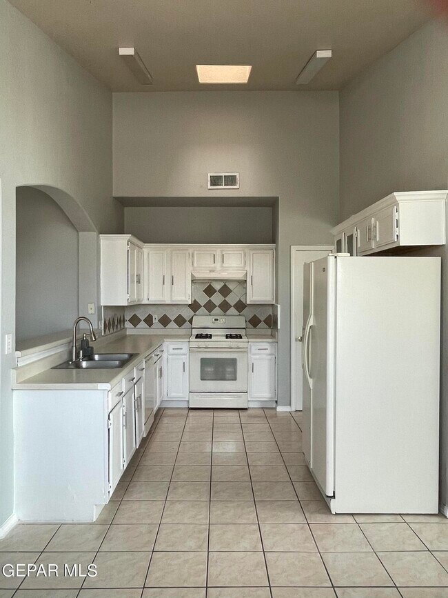 Building Photo - 3701 Trina Pl