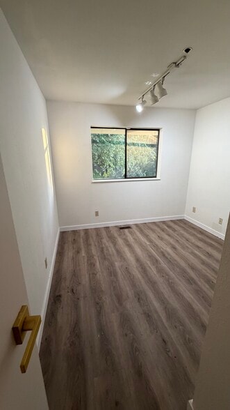 Building Photo - 6970 Exeter Dr