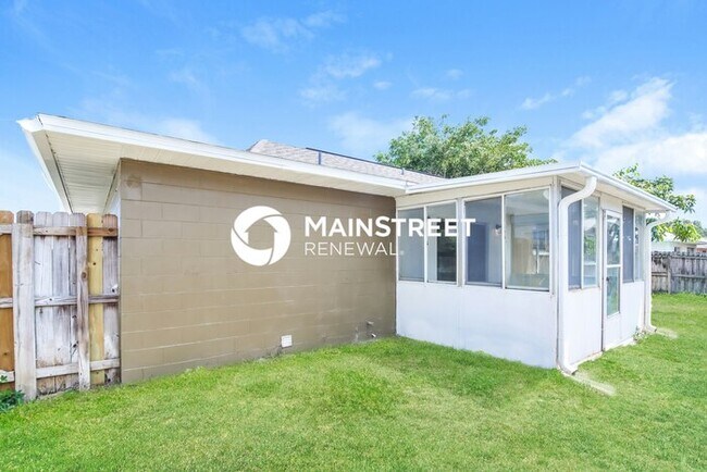 Building Photo - 3 Bedroom Pet-Friendly Home in MERRITT ISLAND, FL with Main Street Renewal