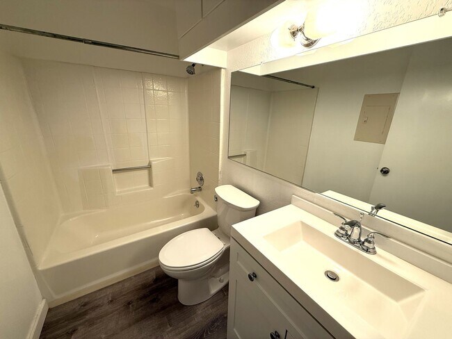 Building Photo - UPPER END UNIT TWO BED / TWO BATH CONDO IN...