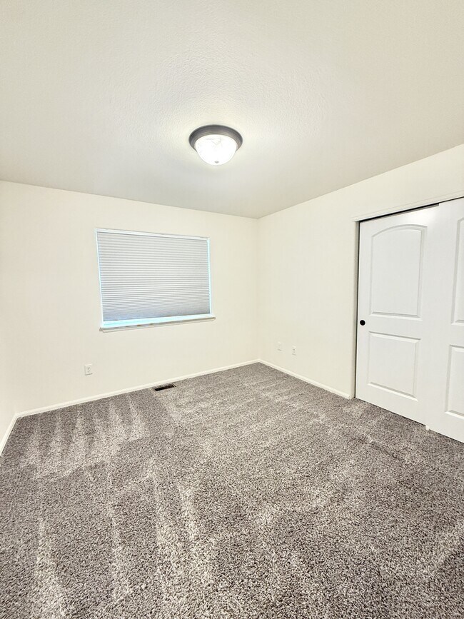 Building Photo - 906 Ashbrook Dr