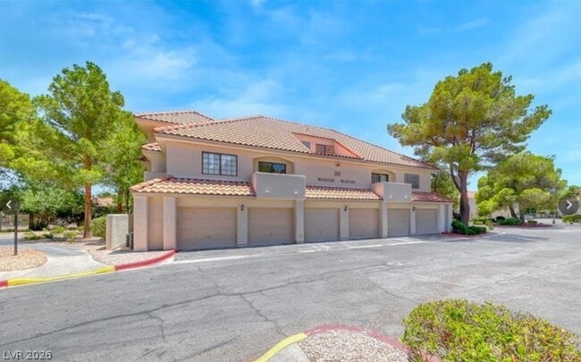 Building Photo - 2605 S Durango Dr