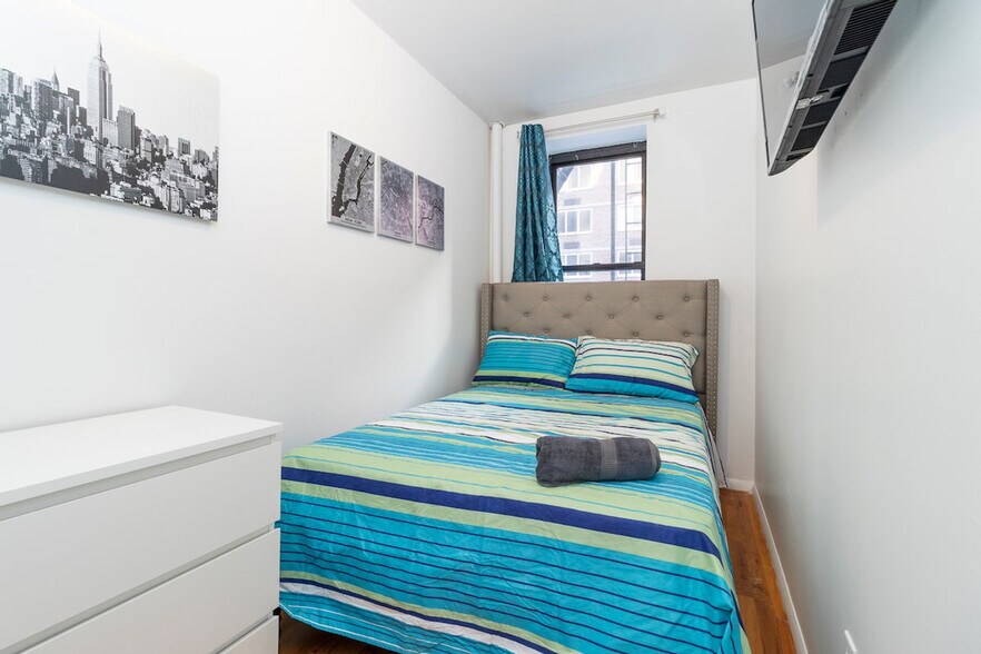 Building Photo - 316 E 96th St