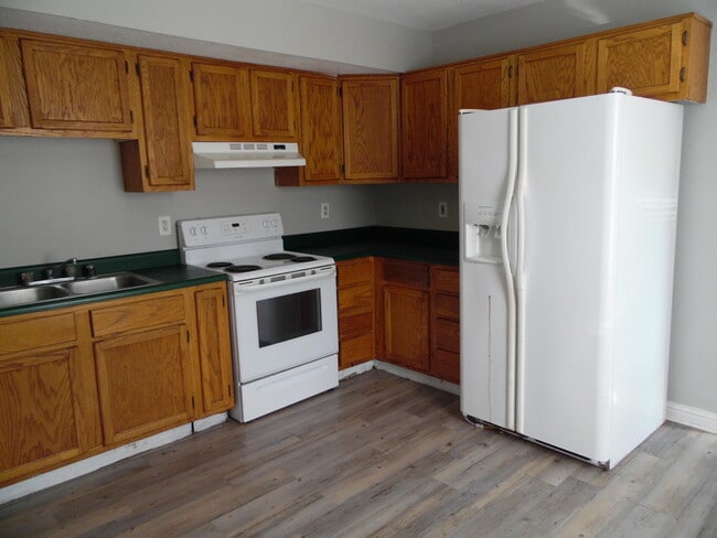 Building Photo - 925 Altamont Ct